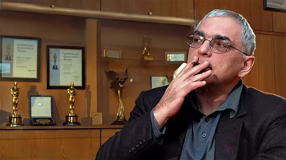 Сразу понял: они не вернутся". Как Карен Шахназаров остался без семьи Аргументы 