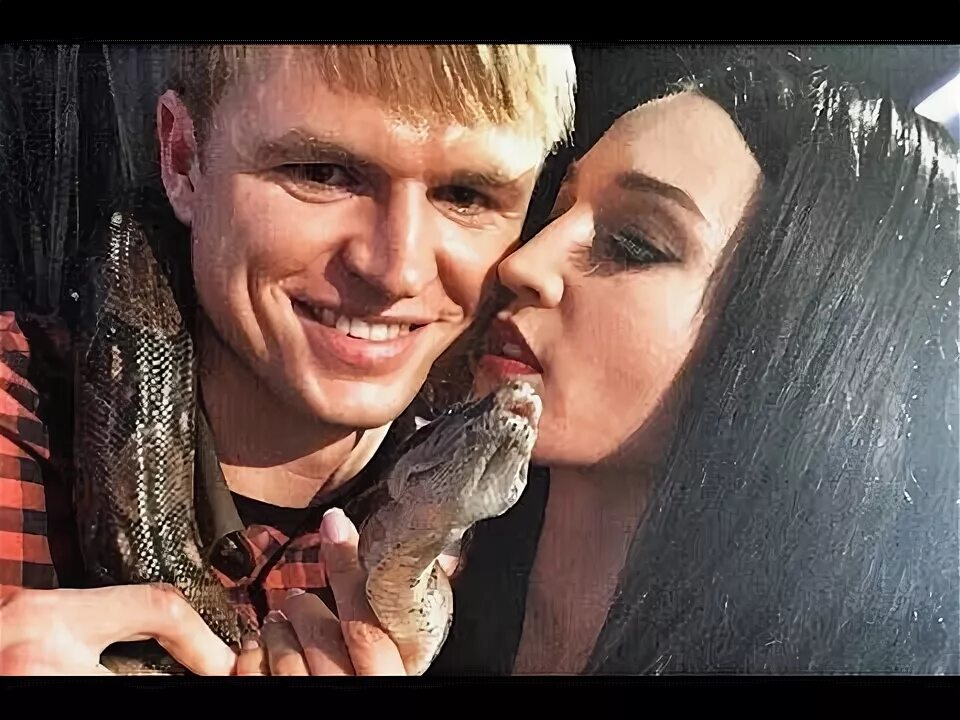 Подруга изменяет в клубе. Измена в клубе.