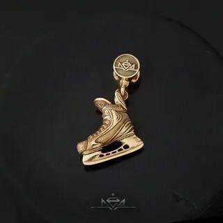 Золотая подвеска коньки
