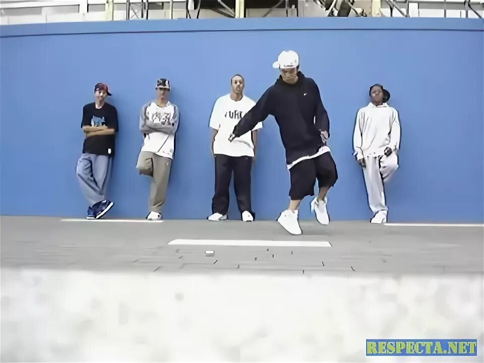 Crip walk. Крипс c walk. crip walk танец. c-walk и crip walk. walking стиль танца.