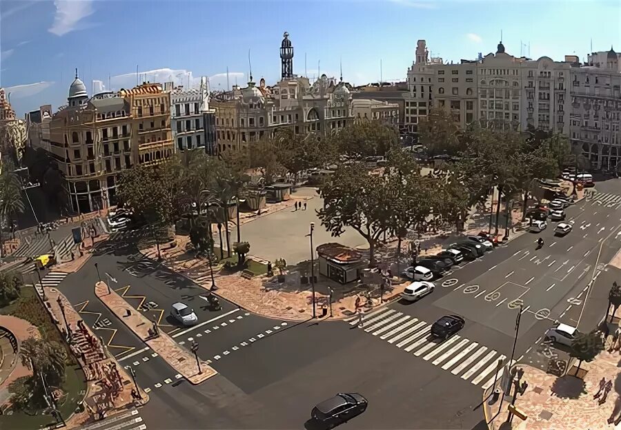 Бенидорм пляж поньенте. Испания веб камеры. Испания веб камеры. Площадь кальяо мадрид. Веб-камера адлер.