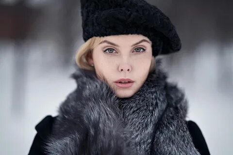 И кажется лицо бледней