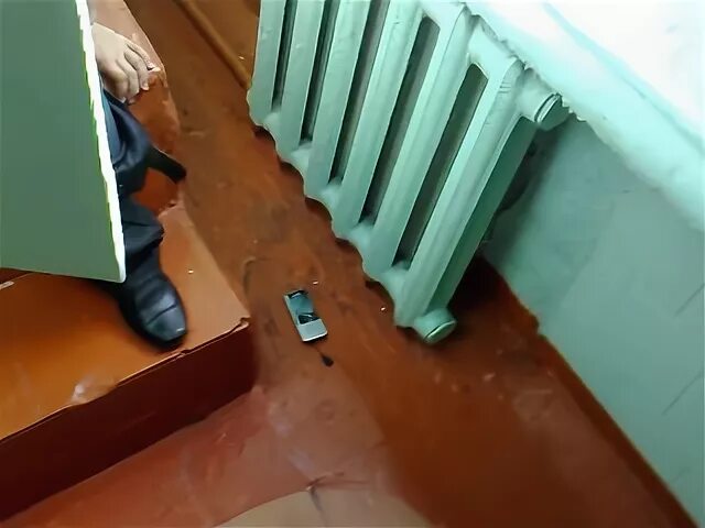 Какает в школе