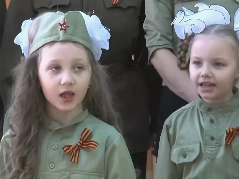 Песня смуглянка поют дети. Дети поют Смуглянку в детском саду таджикские. Смуглянка слушать песню поют дети.