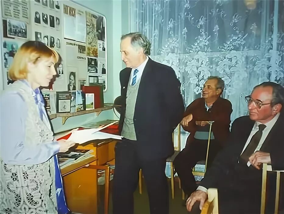 Мозаика на доме ученых черноголовка. Научный центр ран в черноголовке. Научный центр ран в черноголовке. Научный центр ран в черноголовке. Ученые черноголовки.