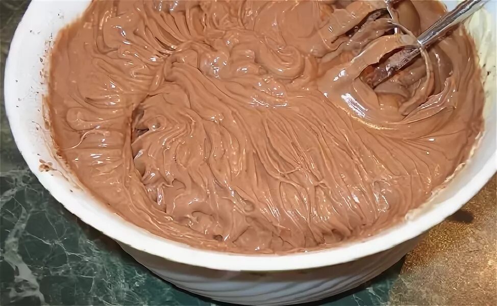 Крем для торта шоколадный. Шоколадное тесто. Шоколадный крем со сгущенкой. Крем шарлотт шоколадный. Крем из сгущенки шоколада.