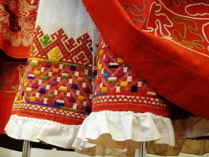 Вышивка народного костюма