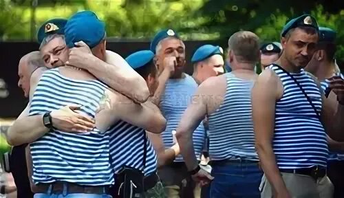 Расплескалась синева по подъездам. Вдв расплескалась синева. синева вдв. с днем вдв расплескалась синева. танец вдв.