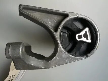 Передняя опора двигателя