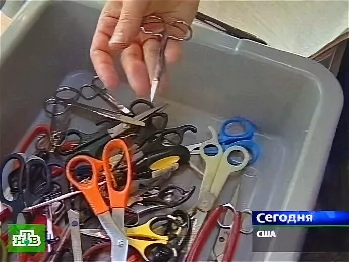 Маникюрный набор можно брать в самолет. Маникюрные ножницы в ручной клади. ручная кладь ножницы. ножницы в самолет.