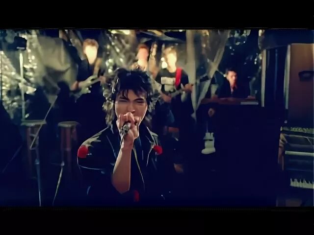 Цитаты цоя. Стена цоя 2020. Витя цой перемен. Вместо тепла зелень стекла текст. Фильм асса перемен.