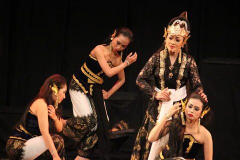 Wayang Orang Swargaloka mempersembahkan lakon Kidung Suci. 