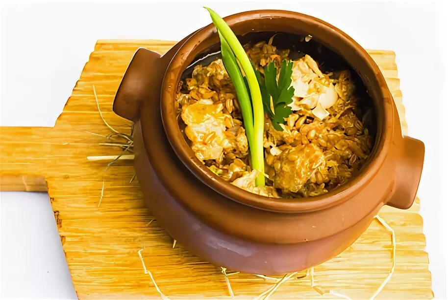 Плов в горшочках в духовке со свининой. Рис свинина в горшочке. Рис с курицей в горшочке. Рис свинина в горшочке. Куриный плов в горшочках.