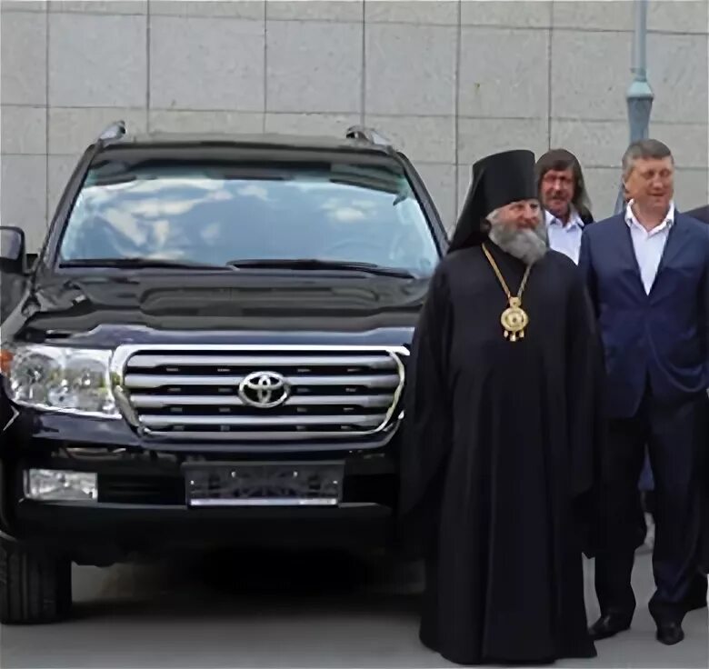епископ нектарий орловская епархия машина. протоиерей смирнов майбах. богатые священники. жрецы рпц. батюшки на геликах.