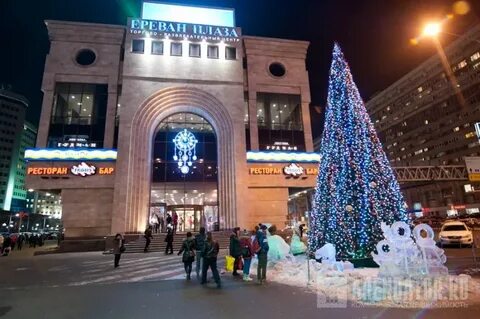 Плаза год