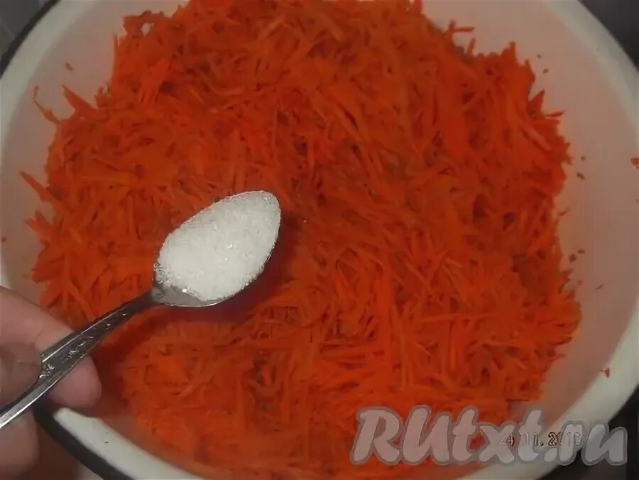 Морковь 1 разбор. Морковь с сахаром. Морковка с сахаром фото. Рецепт морковки в сахаре. Как вкусно приготовить морковь колечками?.