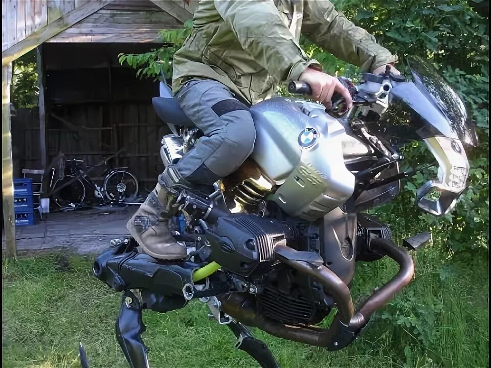Mc 520. Курица на БМВ.