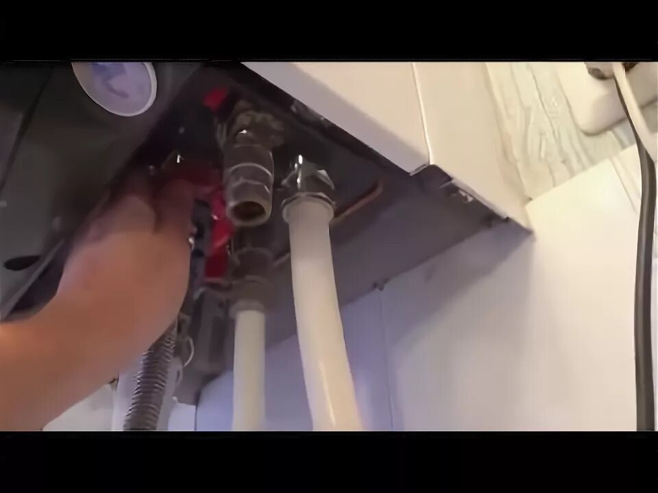 Газовый котел ошибка е 10. Котёл газовый бакси ошибка е10. котел baxi сливной кран. ошибка е10 на газовом котле. котел baxi 2300 i клапан давления.