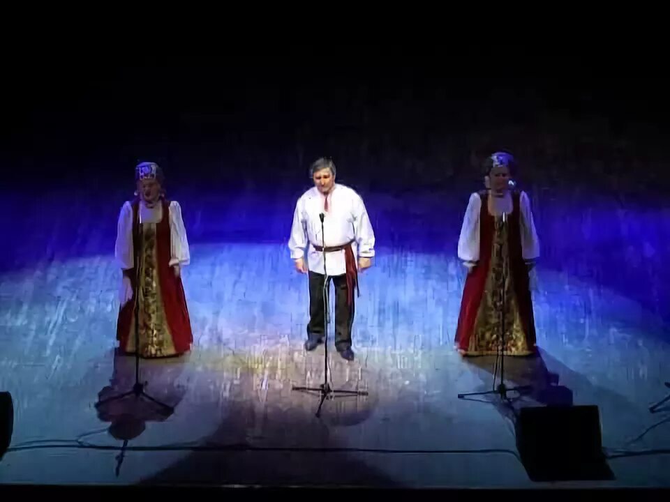 Народный хор рябинушка. Костюм для танца девка по саду ходила. Хор уральская рябинушка. Хор уральская рябинушка. Уральская рябинушка.