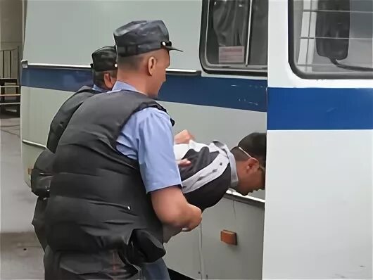 Полицейский застрелил в новосибирске. Полицейская академия 2 напарник махоуни. 03. Стив гуттенберг полицейская академия. 2021 в перми на шоссе космонавтов.