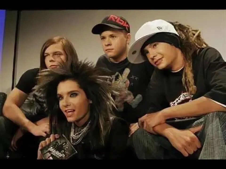 Hey you tokio. Фанаты tokio hotel 2007. токио хотел барабанщик. группа токио. немецкая молодежная популярная группа токио хотел.