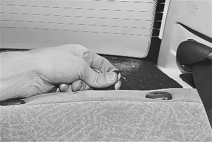 Центральная петля заднего сиденья solaris 1. Болт крепления сиденья солярис 2014. Демонтаж задних сидений. Заднее сиденье пассат б5. Снять заднее сиденье opel astra j2011 хэтчбек схема.