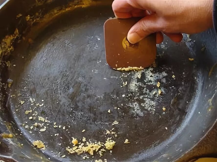 Как отмыть застывшую карамель от кастрюли