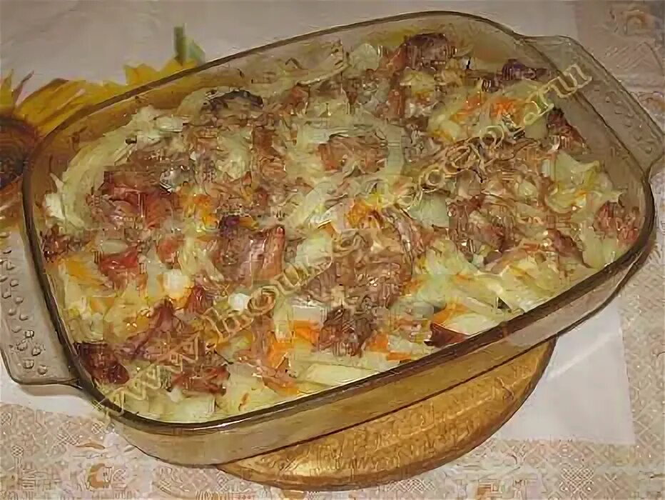 Картошка в стеклянной посуде. Картошка с мясом в духовке в стеклянной. картошка с мясом в духовке в стеклянной посуде. картошка в стеклянной посуде в духовке. тушёная картошка с мясом в духовке.