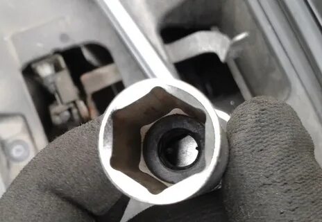 Каким ключом открутить