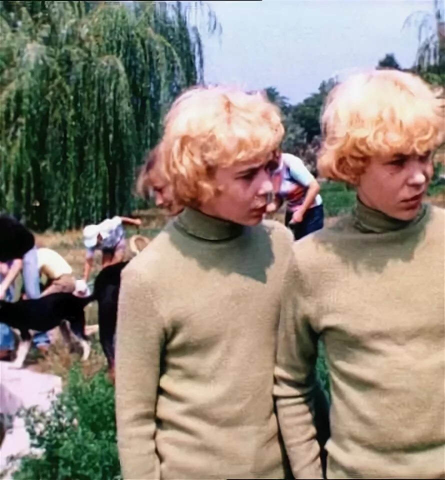 В каком году снимали приключения электроника. Приключения электроника 1979 комедия. сыроежкин и электроник. приключения электроника фильм 1979 актёры. школа из приключения электроника.