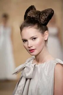 Какие прически можно сделать с бантом