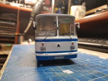 Лаз 695н модель