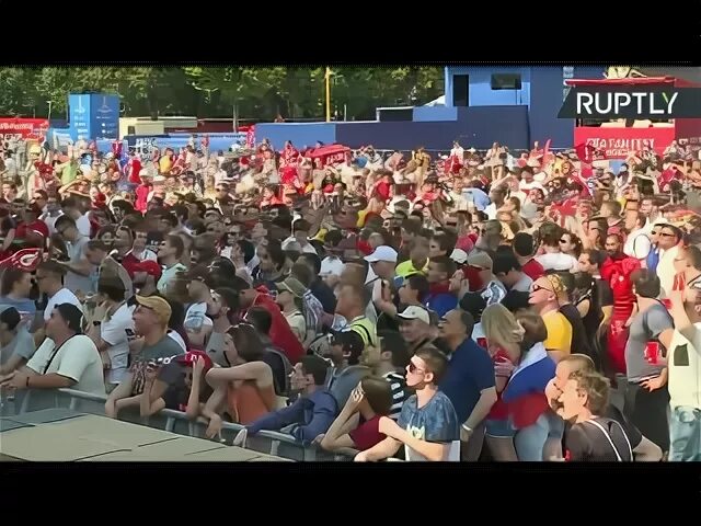 Где собираются болельщики
