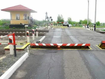 Кто осуществляет обустройство переездов пешеходными дорожками