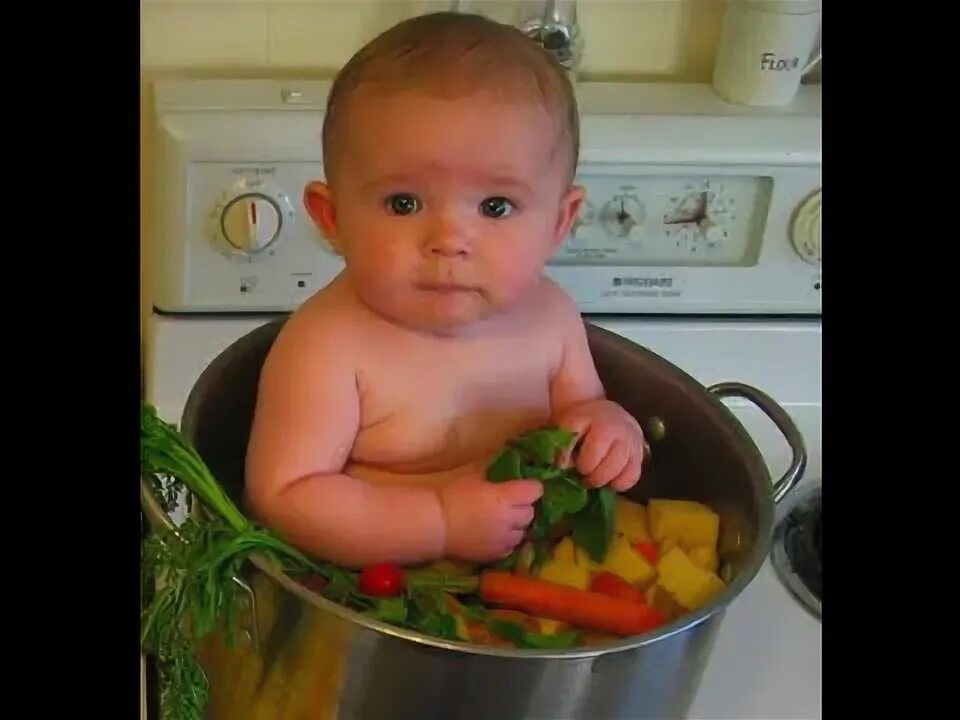 Cooking babies. Baby Cooking. Baby in eating. Cooker Baby girl. Мод с готовкой the Baby in Yellow.