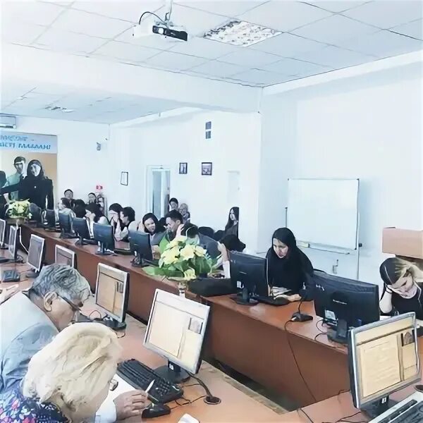 Алматы финансовый колледж. Алматинская академия экономики и статистики. Алматинская академия экономики. Логотип алматинский гуманитарно-экономический университет. Алматинский экономический университет в алматы.