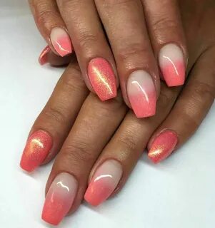 Коралловый френч на ногтях