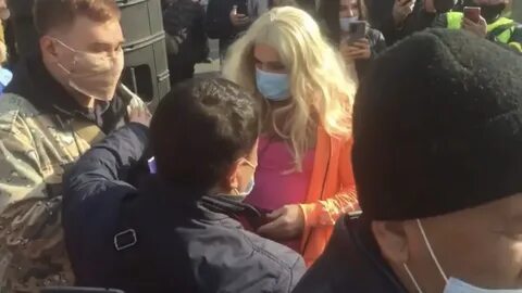 Трансгендер побил