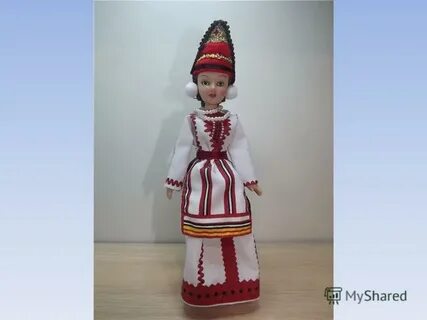 Мордовская кукла в национальном костюме