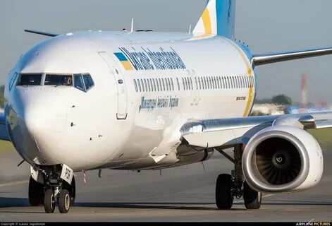 Самолет с украинцами
