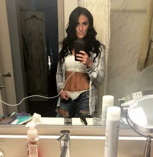 Daria Berenato (Sonya Deville) .