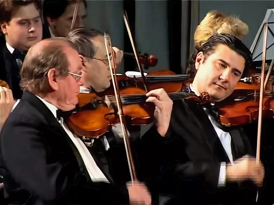 Увертюра к фильму слушать. Cadenza contemporary orchestra. Иоганн штраус летучая мышь. Фото увертюра к опере. Увертюра к фильму слушать.