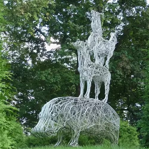 Памятник в Калининградском зоопарке. Зоопарк Калининград памятник. Памятник животным в Калининграде в зоопарке. Символ калининградского зоопарка 1 из 4