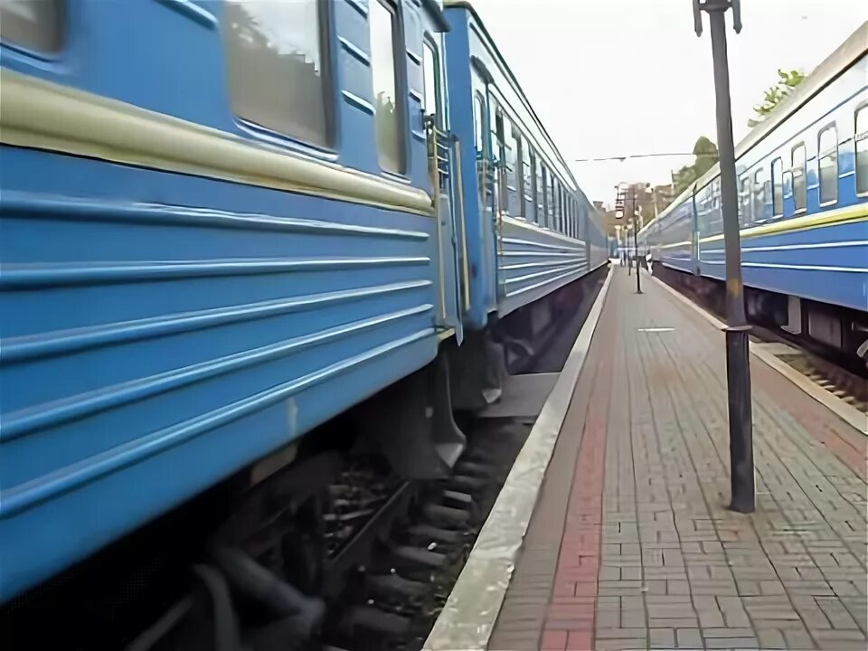 Между перронами