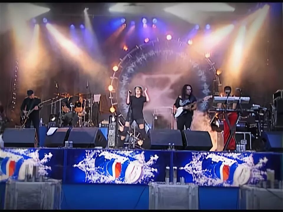 Выступление 2000. Земфира концерт уфа. земфира концерт 2000. земфира уфа 2000. земфира уфа концерт 1997.