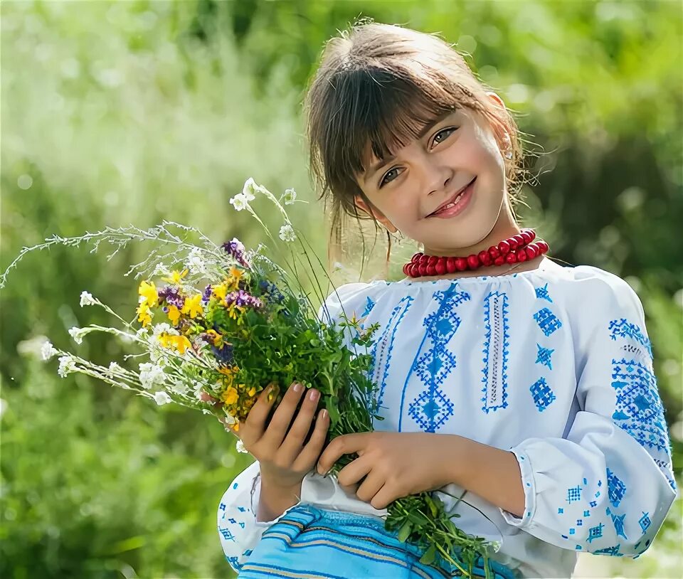 Ukrainians com. День девочек в Украине. Ukraine стоковые картинки. Костюм для девочки чистота. Kiev Ukraine girls.