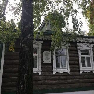 Есенин под окном