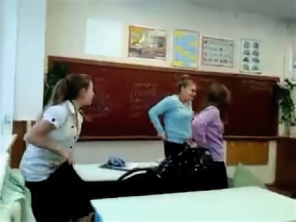 Школьники занимаются этим на уроке. В школе одноклассницу. Прямо в школе. Прямо на уроке. Школьники переспали в школе.