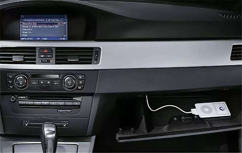 Магнитола бмв х3. BMW e60 USB. USB разъем БМВ х5 е70. Аукс БМВ х3 е83. CARPLAY BMW e60.