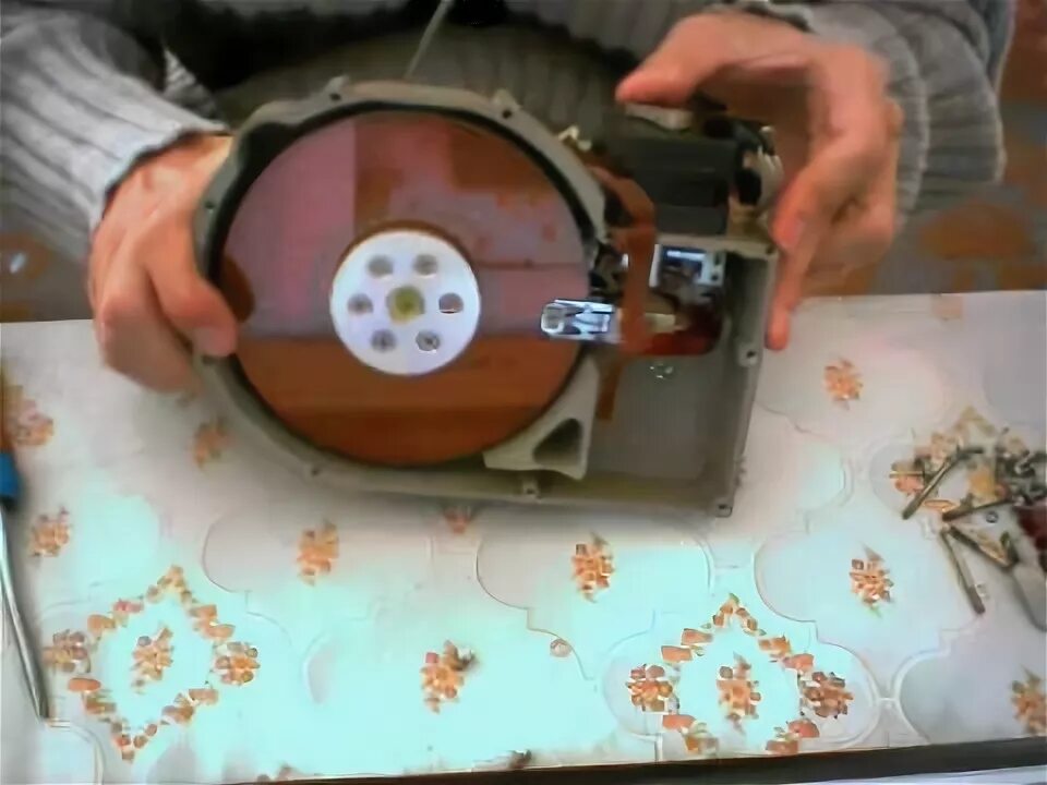 Как разобрать советский. HDD см5508. Советский жесткий диск. Разборка советского динамик. Разбор жесткого диска на драгметаллы.